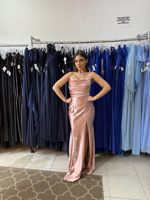 VESTIDO TOMARA QUE CAIA DRAPEADO LATERAL VESTIDO DE FESTA PETRA FINA ROSE P