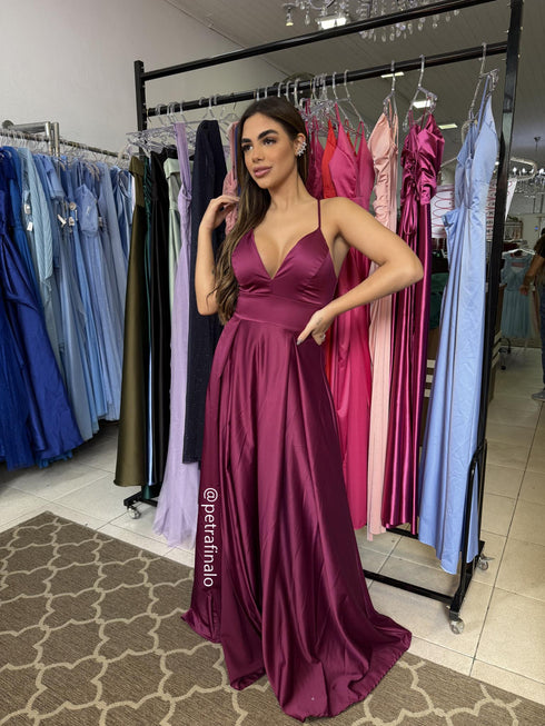 VESTIDO ALCINHA COM DECOTE FENDA LISO