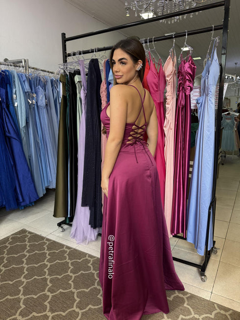 VESTIDO ALCINHA COM DECOTE FENDA LISO