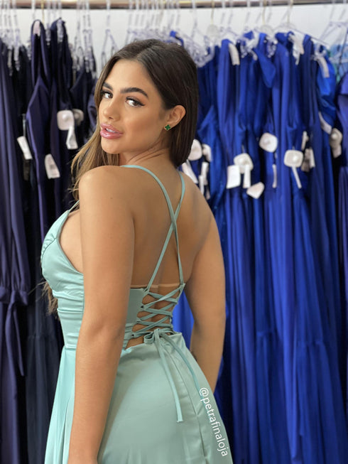 VESTIDO ALCINHA COM DECOTE FENDA LISO