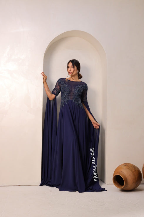 VESTIDO PEDRARIA MANGA CAPA DECOTE