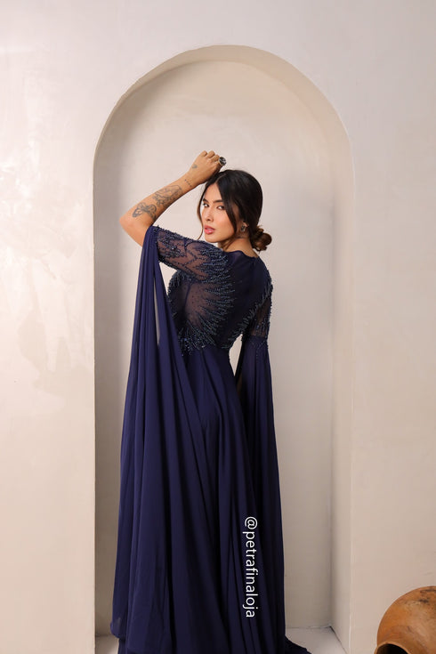 VESTIDO PEDRARIA MANGA CAPA DECOTE