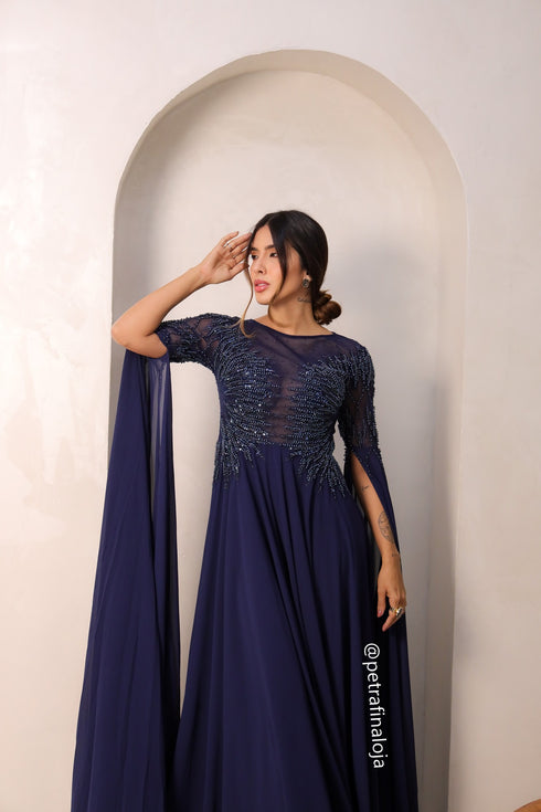VESTIDO PEDRARIA MANGA CAPA DECOTE